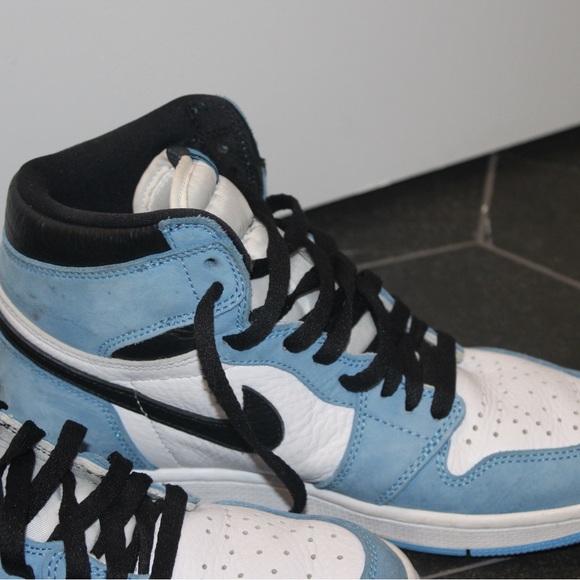 Air Jordan 1 Retro High OG “University Blue” | Men’s Size 9 - Picture 3 of 8